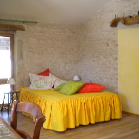 Au Col De Cygne Apartment Blanzac-les-Matha Екстериор снимка