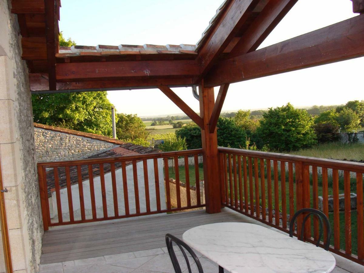 Au Col De Cygne Apartment Blanzac-les-Matha Екстериор снимка